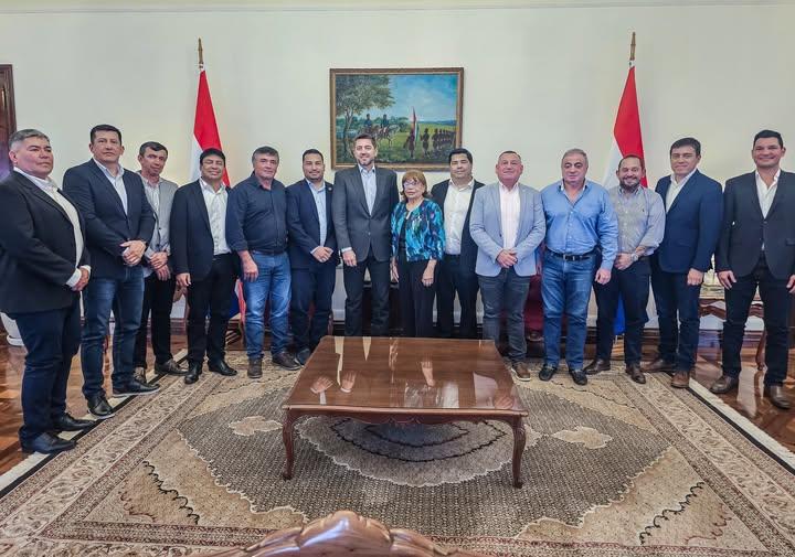 Autoridades de Ñeembucú se reunieron con el presidente en ejercicio Pedro Alliana para coordinar acciones de desarrollo