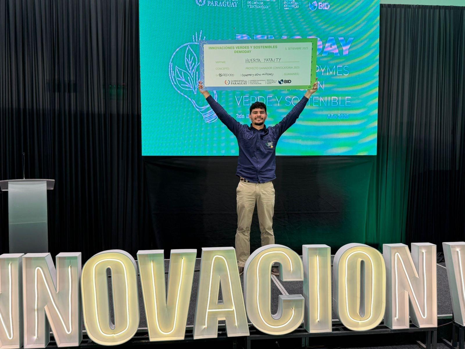 Joven pilarense transforma residuos del matadero en fertilizante orgánico y gana concurso del Conacyt