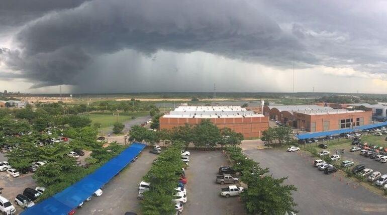 Monitoreo meteorológico e hidrológico permanente.